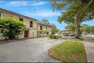2801 N 34th Ave in Hollywood, FL - Building Photo - Building Photo