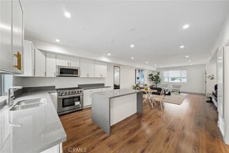 24809 Narbonne Ave in Lomita, CA - Building Photo - Building Photo