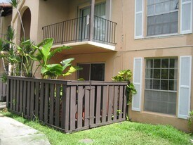 10748 N Kendall Dr in Miami, FL - Building Photo