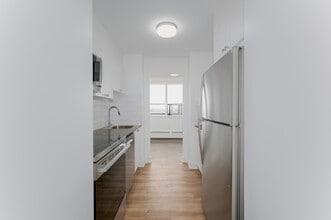 3390 Keele St in Toronto, ON - Building Photo - Interior Photo