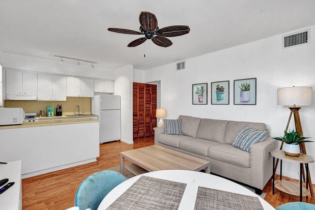 851 N Surf Rd in Hollywood, FL - Building Photo - Building Photo