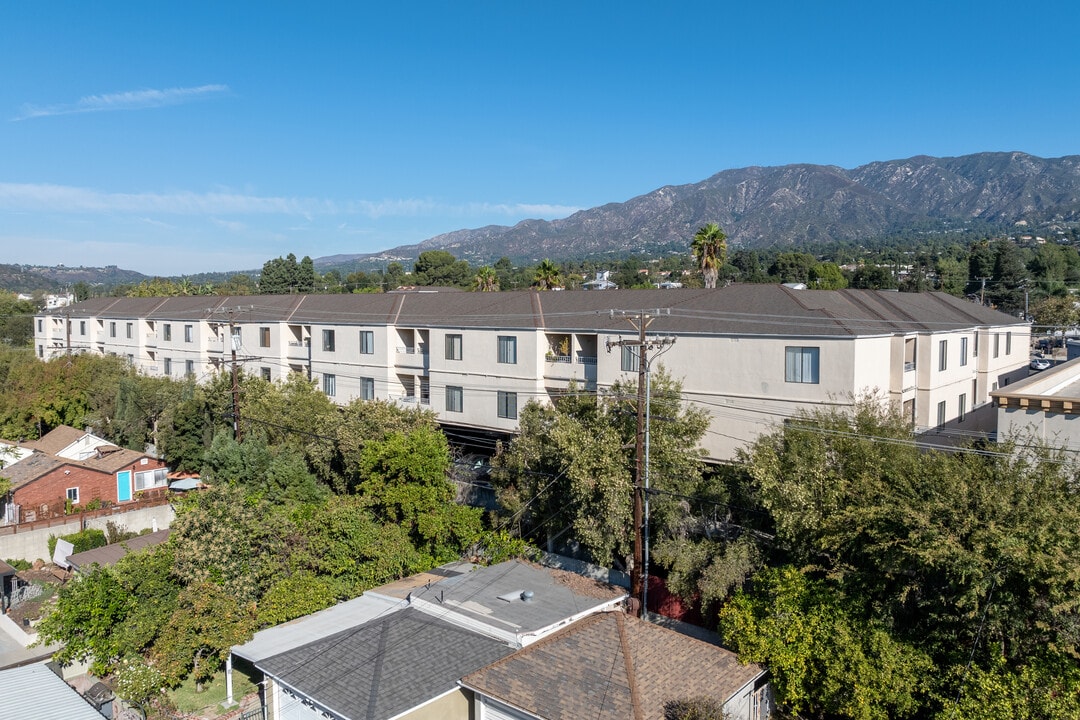 Montrose in Montrose, CA - Foto de edificio