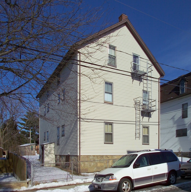 476 Snell St in Fall River, MA - Building Photo - Building Photo