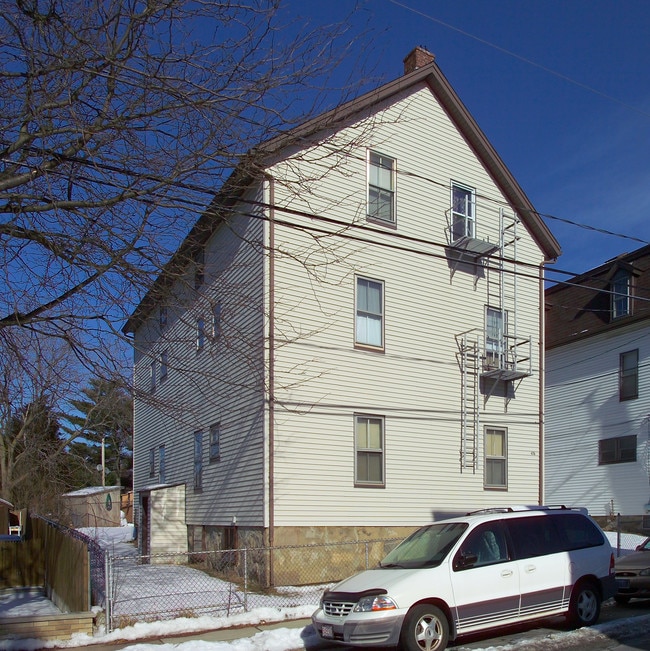 476 Snell St in Fall River, MA - Foto de edificio - Building Photo