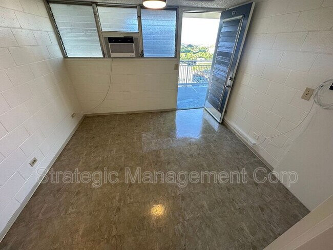 1301 Lusitana St in Honolulu, HI - Foto de edificio - Building Photo