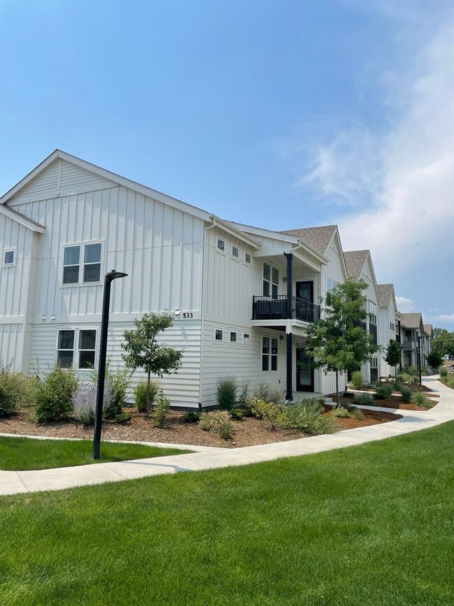 533 Vicot Wy in Fort Collins, CO - Foto de edificio - Building Photo