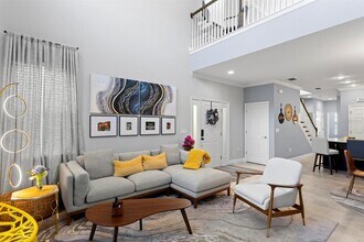 8711 Terracina Lake Dr in Tampa, FL - Building Photo - Building Photo