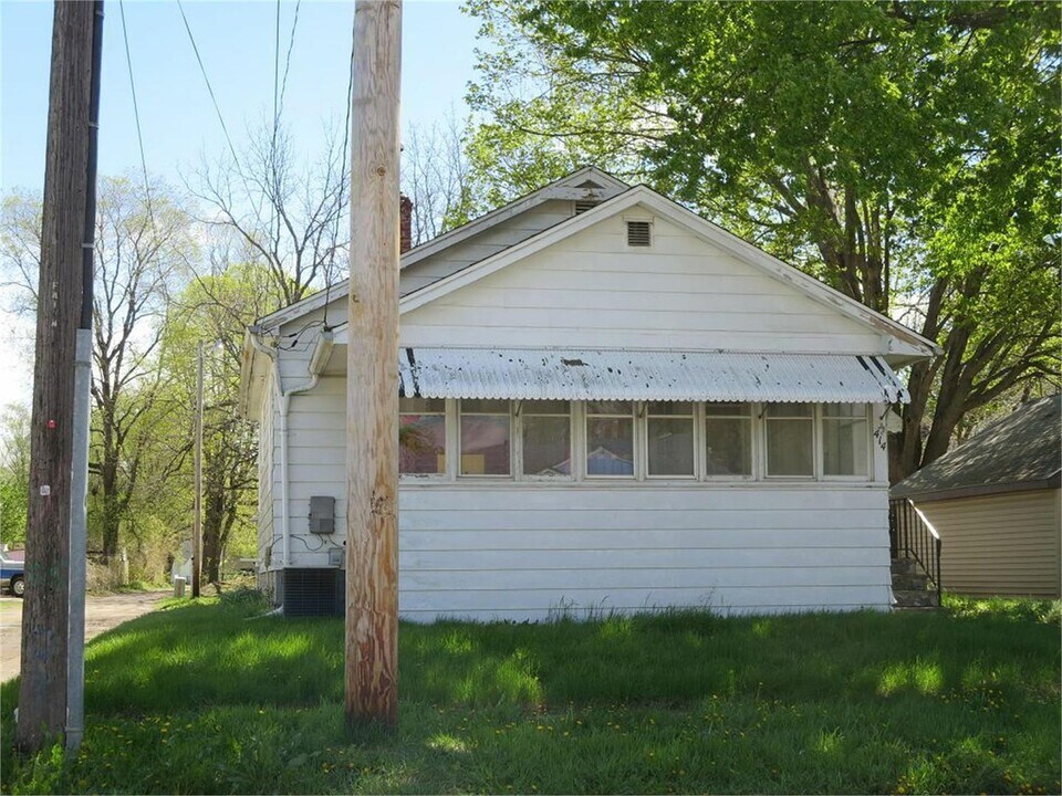 414 Nevada St in Waterloo, IA - Building Photo