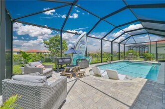 2833 Royal Gardens Ave in Ft. Myers, FL - Building Photo - Building Photo