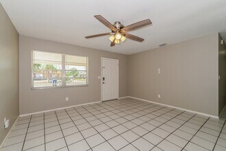 13034 First St in Ft. Myers, FL - Building Photo - Building Photo