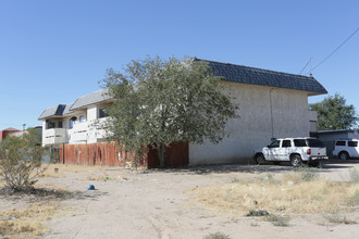 15615 Tokay St in Victorville, CA - Foto de edificio - Building Photo