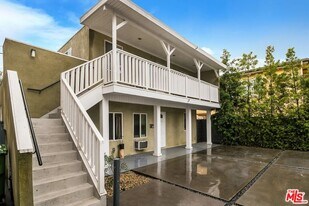 5249 Satsuma Ave in Los Angeles, CA - Building Photo