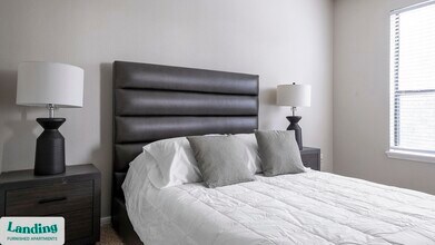 2500 Woodland Park Dr, Unit J302 in Houston, TX - Foto de edificio - Building Photo