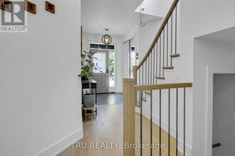 993 Shimmerton Cir in Ottawa, ON - Building Photo - Building Photo