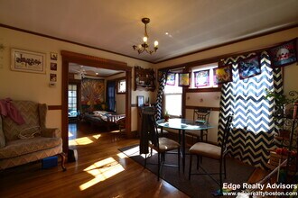 20 Lyne Rd, Unit 1 in Boston, MA - Foto de edificio - Building Photo