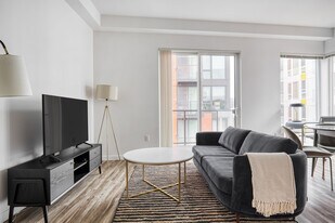 12269 NE 12th Ln in Bellevue, WA - Building Photo