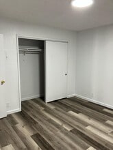 231 W Tulare Ave, Unit C in Visalia, CA - Foto de edificio - Building Photo