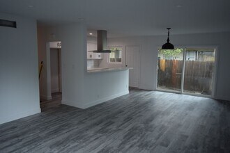 15940 Hart St in Los Angeles, CA - Building Photo - Building Photo