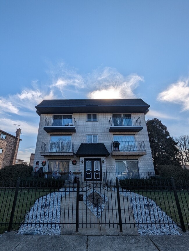 8143 Marion Dr, Unit 2W