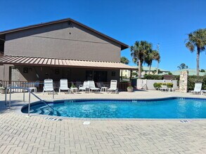 927 Capri Isles Blvd, Unit 12 in Venice, FL - Building Photo - Building Photo