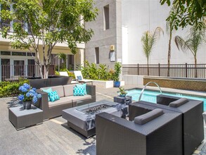 mResidences Miracle Mile in Los Angeles, CA - Building Photo - Building Photo