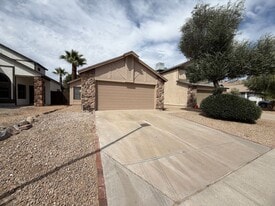 6328 W Mercer Ln in Glendale, AZ - Building Photo