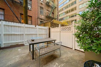 423 E 81st St in New York, NY - Building Photo - Building Photo