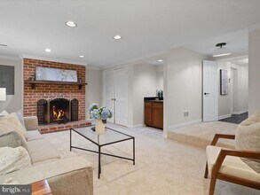 3001 Federal Hill Dr in Falls Church, VA - Building Photo - Building Photo