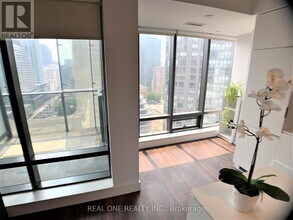 5 St Joseph St in Toronto, ON - Building Photo - Building Photo