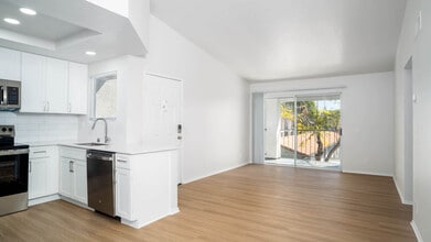 Siena Terrace in Lake Forest, CA - Building Photo - Building Photo