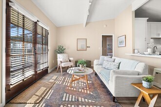 221 Bath St in Santa Barbara, CA - Building Photo - Building Photo