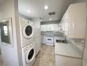 1100 Boxwood Dr, Unit Pine of Delray in Delray Beach, FL - Building Photo - Building Photo