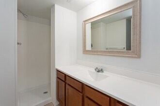 Whitehall Apartments in Kalamazoo, MI - Building Photo - Interior Photo