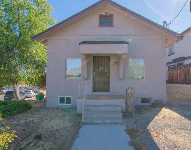 240 College Ct, Unit A in Reno, NV - Foto de edificio - Building Photo
