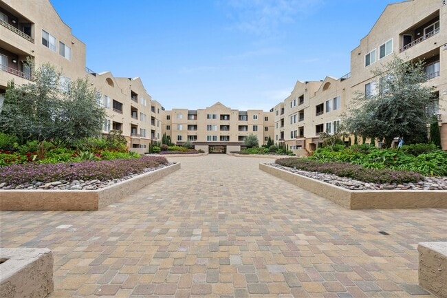 8889 Caminito Plaza Centro in San Diego, CA - Building Photo - Building Photo