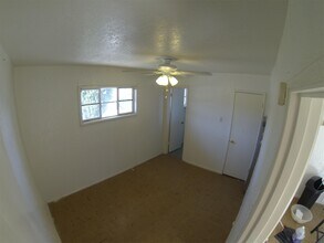 3918 Thomason Ave in El Paso, TX - Foto de edificio - Building Photo