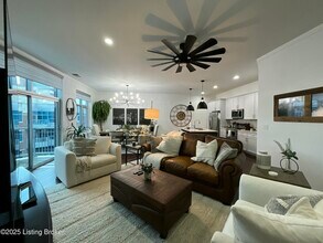 324 E Main St in Louisville, KY - Building Photo - Building Photo