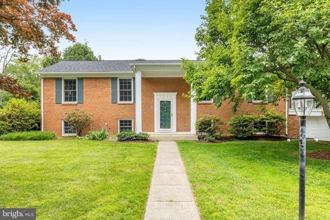 property at 1023 Westbriar Dr NE