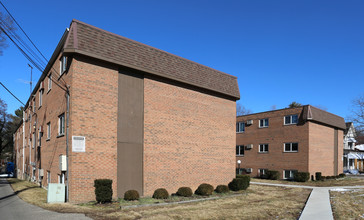 Vernon Court Apartments in Cincinnati, OH - Building Photo - Building Photo