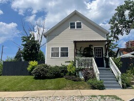 595 Shun Pike in Cottontown, TN - Building Photo