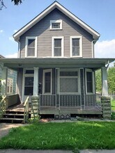 1133 Beech St, Unit 1 in St. Paul, MN - Foto de edificio - Building Photo