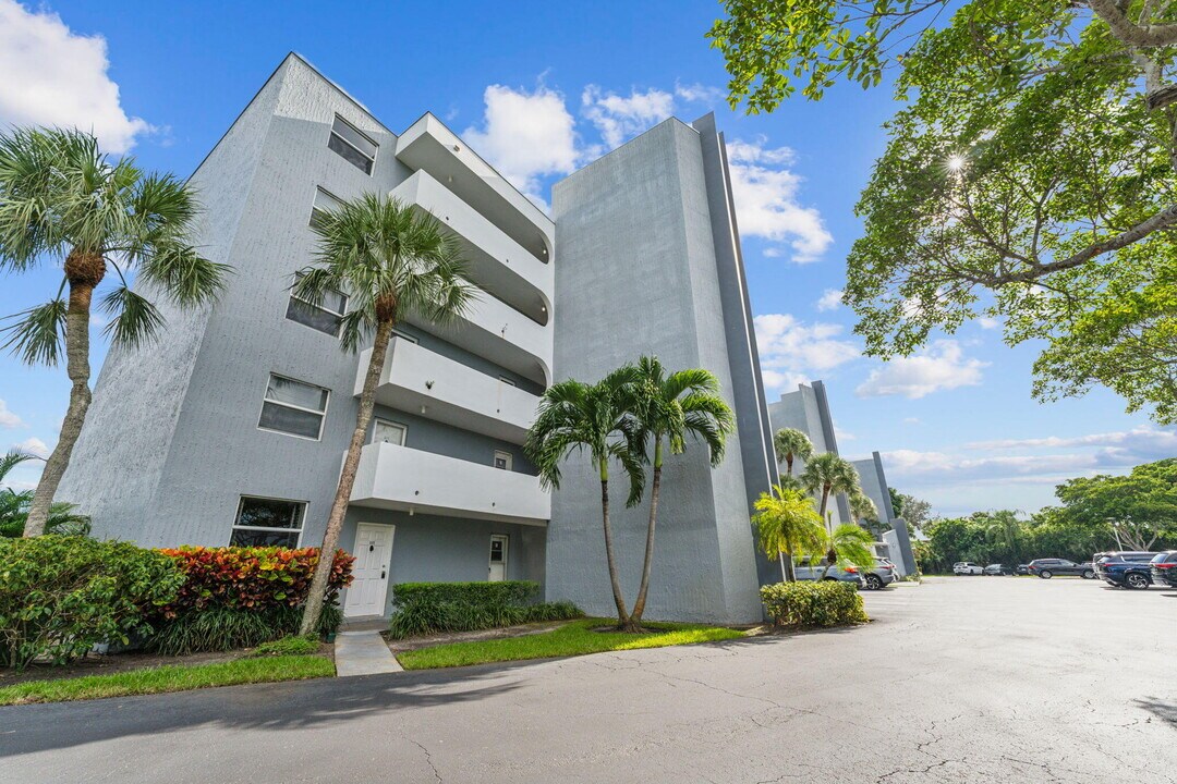 250 NW 67th St in Boca Raton, FL - Building Photo