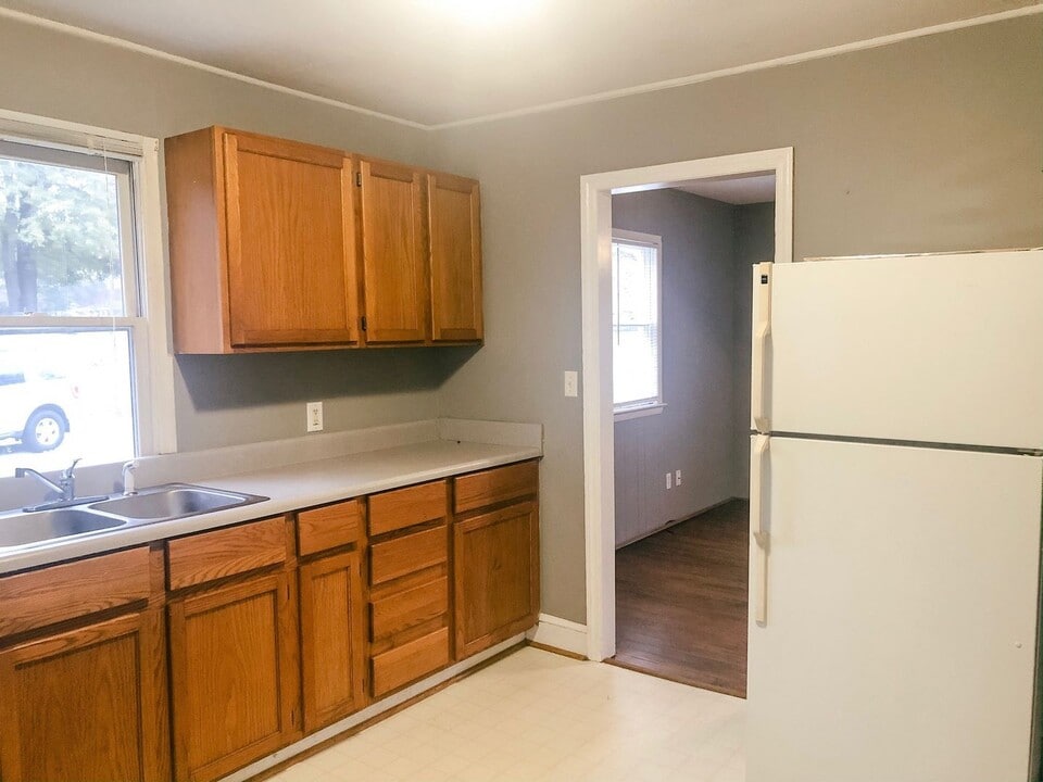 8210 E Harrell Rd in Oak Ridge, NC - Building Photo
