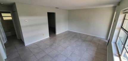 2590 Seneca Ave in Fort Pierce, FL - Building Photo - Building Photo