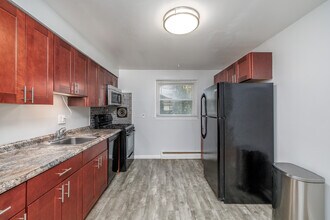 1817 Burnet Ave - Utilities Included in Syracuse, NY - Building Photo - Interior Photo
