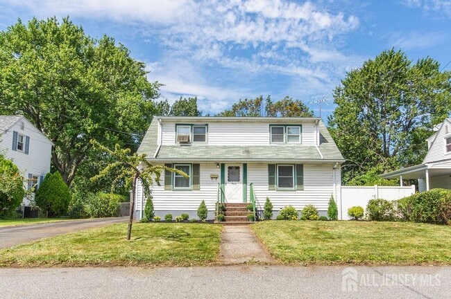 7 Walnut St in Edison, NJ - Building Photo - Building Photo