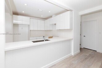 3015 SW 69th Ave in Miami, FL - Foto de edificio - Building Photo