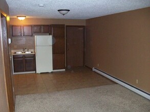 2208 E Divide Ave in Bismarck, ND - Building Photo - Building Photo
