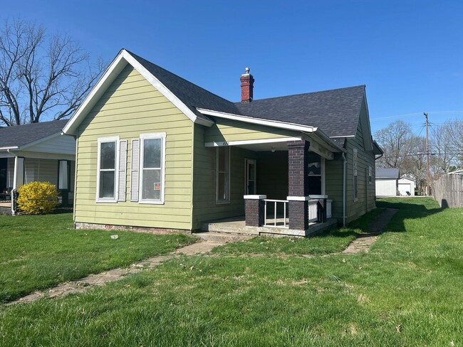 property at 822 S Walnut St