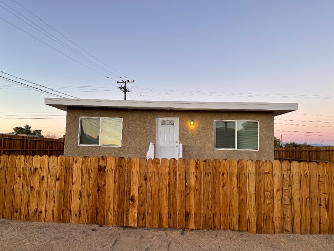 140 W Upjohn Ave in Ridgecrest, CA - Building Photo - Building Photo